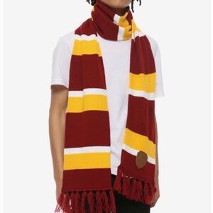 HARRY POTTER GRYFFINDOR STRIPED KNIT SCARF! Unisex Tassels Lion Patch Hogwarts